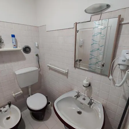 Lisbon Room In Penha De Franca Lisbon *